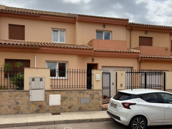 4 Bedroom 2 Bathroom Townhouse in Pinoso - Caza De Casa
