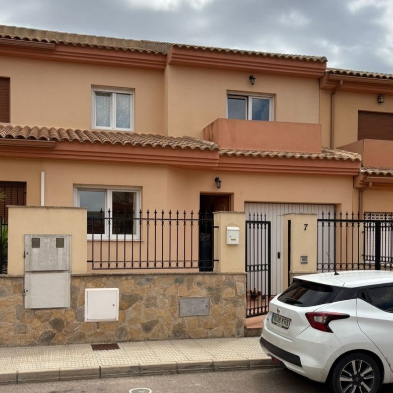 4 Bedroom 2 Bathroom Townhouse in Pinoso - Caza De Casa