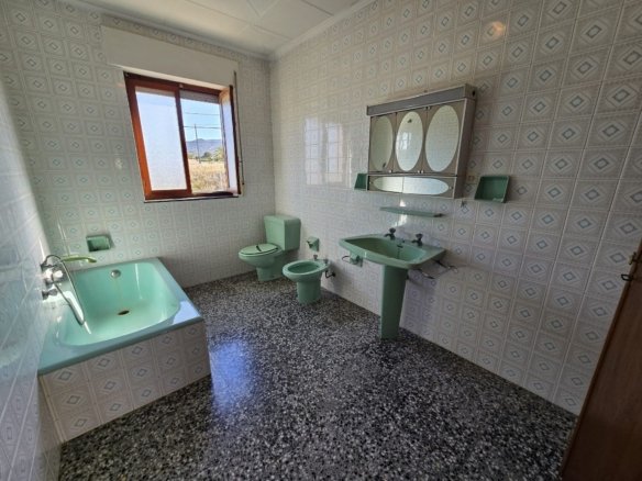 6 Bedroom 2 Bathroom Detached Villa in Monovar - Caza De Casa
