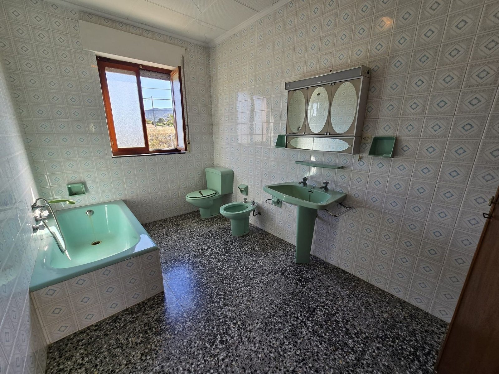 6 Bedroom 2 Bathroom Detached Villa in Monovar - Caza De Casa