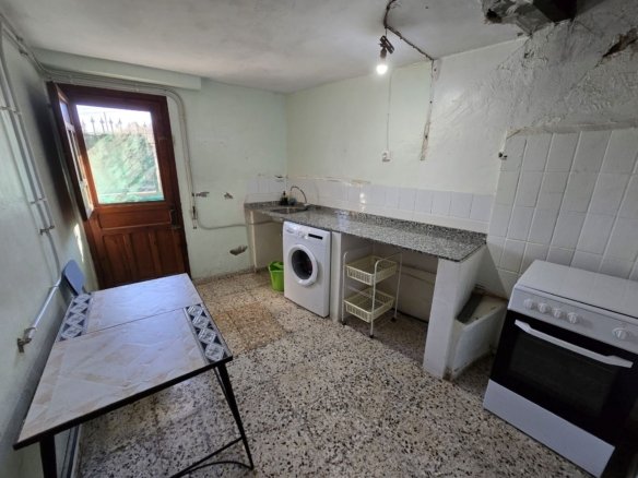 6 Bedroom 2 Bathroom Detached Villa in Monovar - Caza De Casa