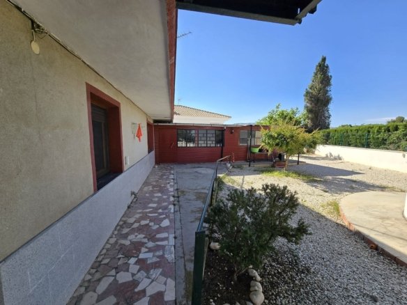 6 Bedroom 2 Bathroom Detached Villa in Monovar - Caza De Casa