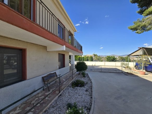 6 Bedroom 2 Bathroom Detached Villa in Monovar - Caza De Casa