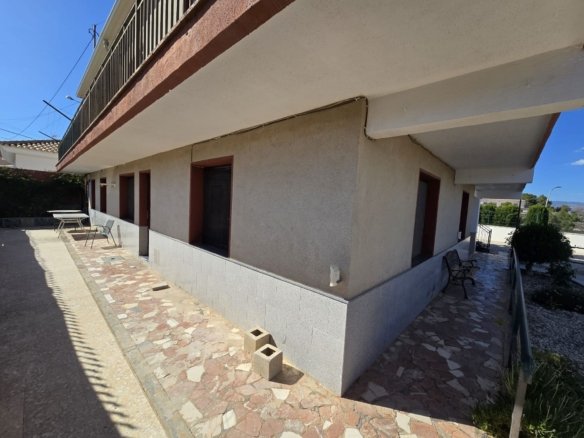 6 Bedroom 2 Bathroom Detached Villa in Monovar - Caza De Casa