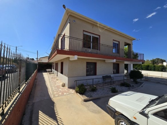 6 Bedroom 2 Bathroom Detached Villa in Monovar - Caza De Casa