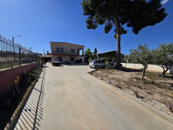 6 Bedroom 2 Bathroom Detached Villa in Monovar - Caza De Casa