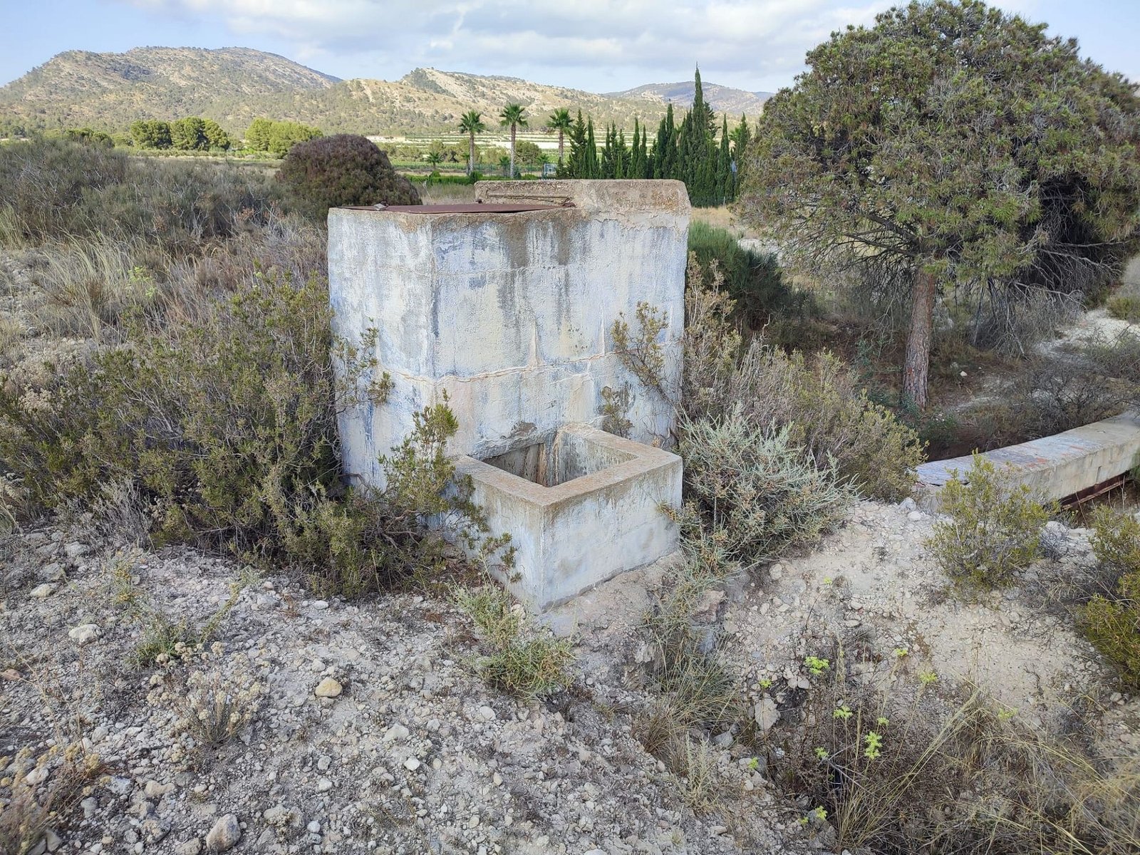 15,309 m² Land in Sax - Caza De Casa