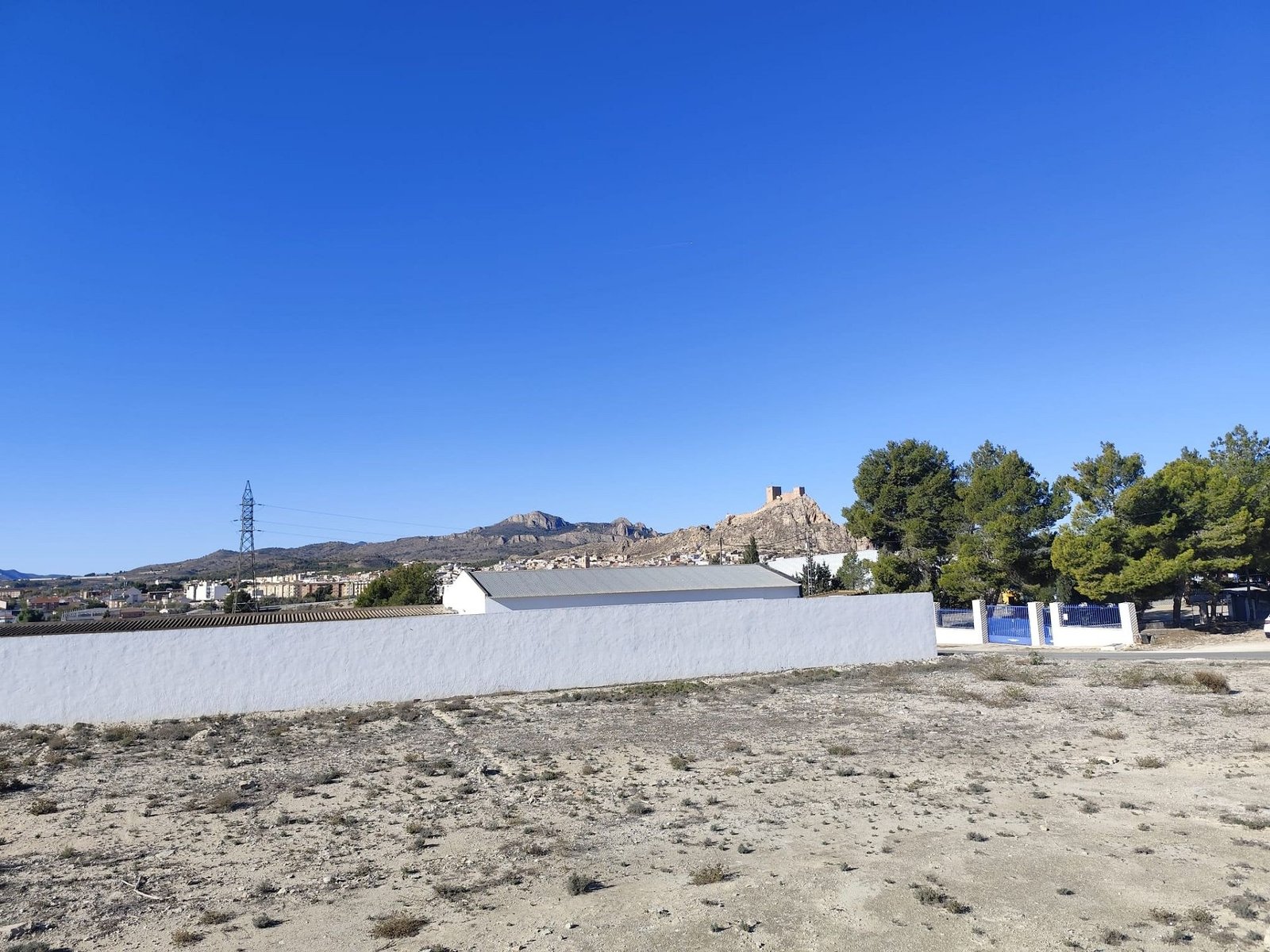 1 Bathroom Commercial in Sax - Caza De Casa