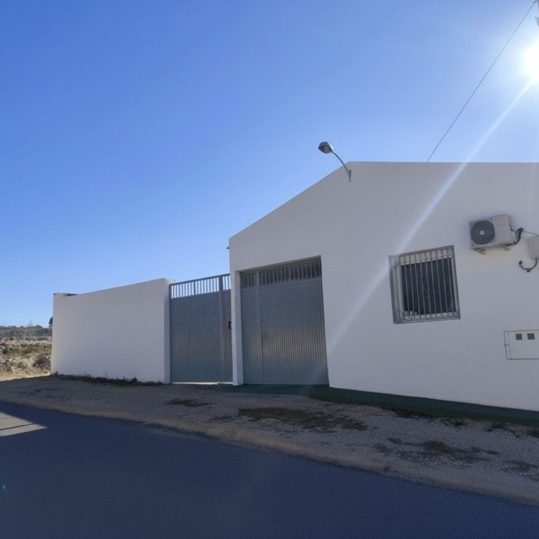 1 Bathroom Commercial in Sax - Caza De Casa