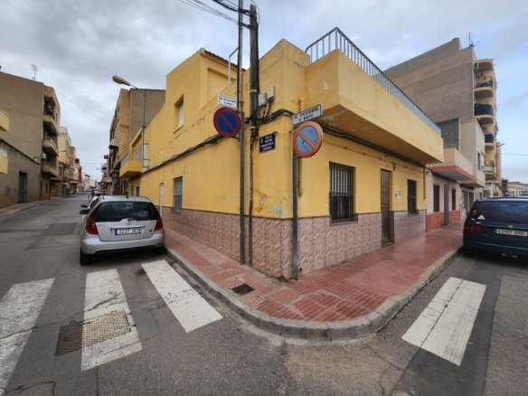 3 Bedroom 3 Bathroom Townhouse in Sax - Caza De Casa