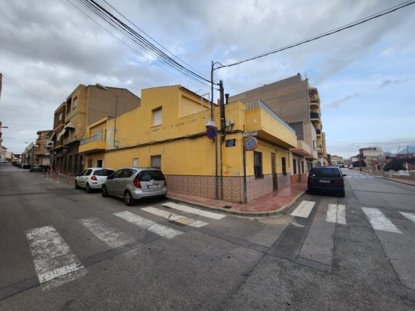3 Bedroom 3 Bathroom Townhouse in Sax - Caza De Casa