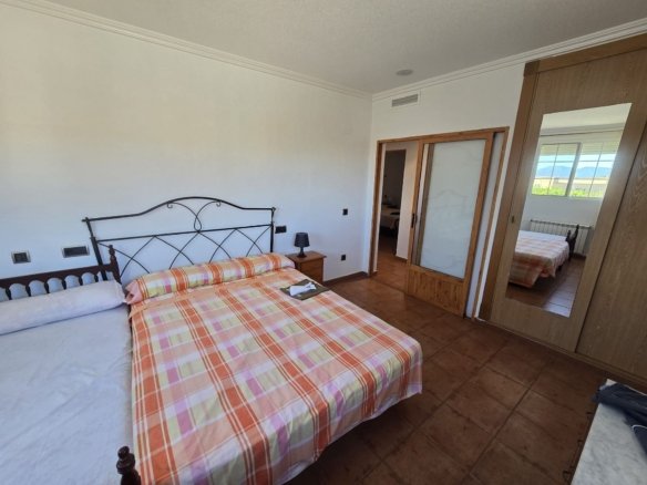 8 Bedroom 3 Bathroom Detached Villa in Sax - Caza De Casa