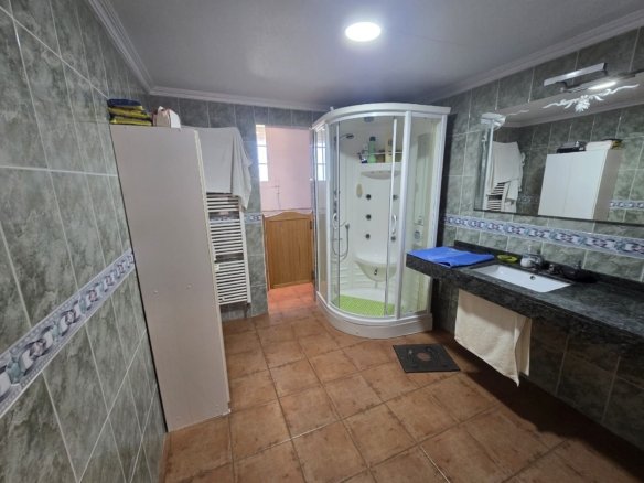 8 Bedroom 3 Bathroom Detached Villa in Sax - Caza De Casa