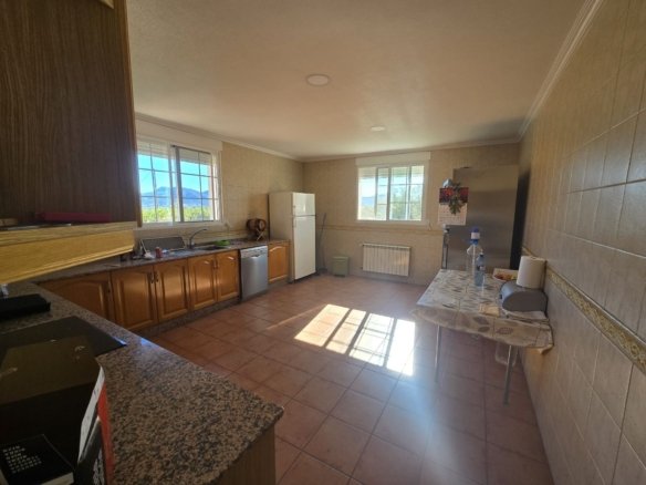 8 Bedroom 3 Bathroom Detached Villa in Sax - Caza De Casa