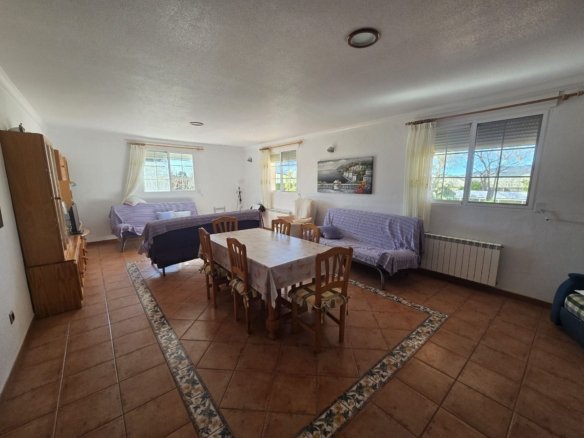 8 Bedroom 3 Bathroom Detached Villa in Sax - Caza De Casa
