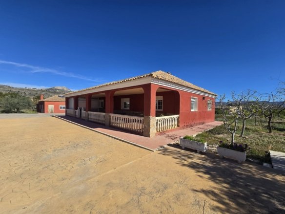 8 Bedroom 3 Bathroom Detached Villa in Sax - Caza De Casa