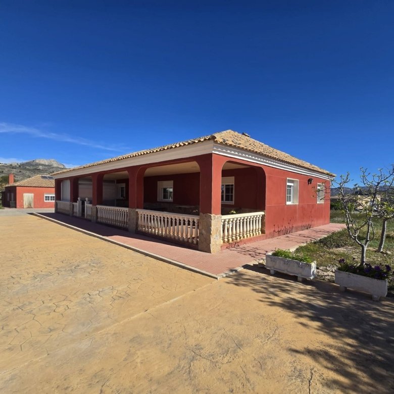 8 Bedroom 3 Bathroom Detached Villa in Sax - Caza De Casa