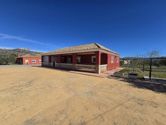 8 Bedroom 3 Bathroom Detached Villa in Sax - Caza De Casa
