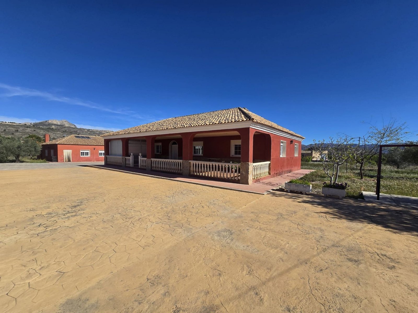 8 Bedroom 3 Bathroom Detached Villa in Sax - Caza De Casa