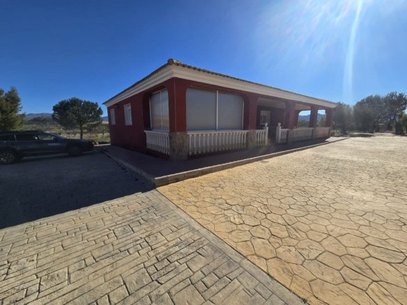 8 Bedroom 3 Bathroom Detached Villa in Sax - Caza De Casa