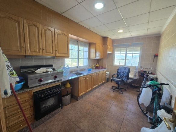 8 Bedroom 3 Bathroom Detached Villa in Sax - Caza De Casa