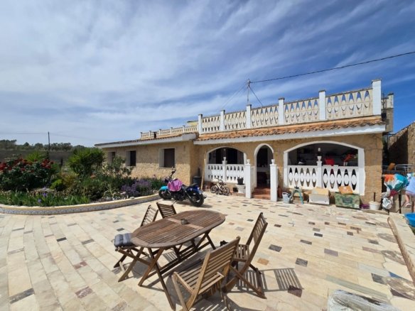 6 Bedroom 3 Bathroom Detached Villa in Sax - Caza De Casa