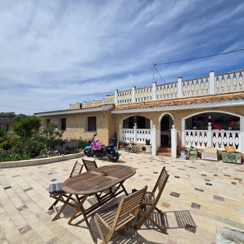 6 Bedroom 3 Bathroom Detached Villa in Sax - Caza De Casa