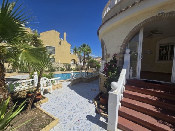 5 Bedroom 4 Bathroom Detached Villa in Monforte Del Cid - Caza De Casa
