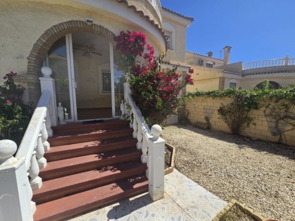 5 Bedroom 4 Bathroom Detached Villa in Monforte Del Cid - Caza De Casa