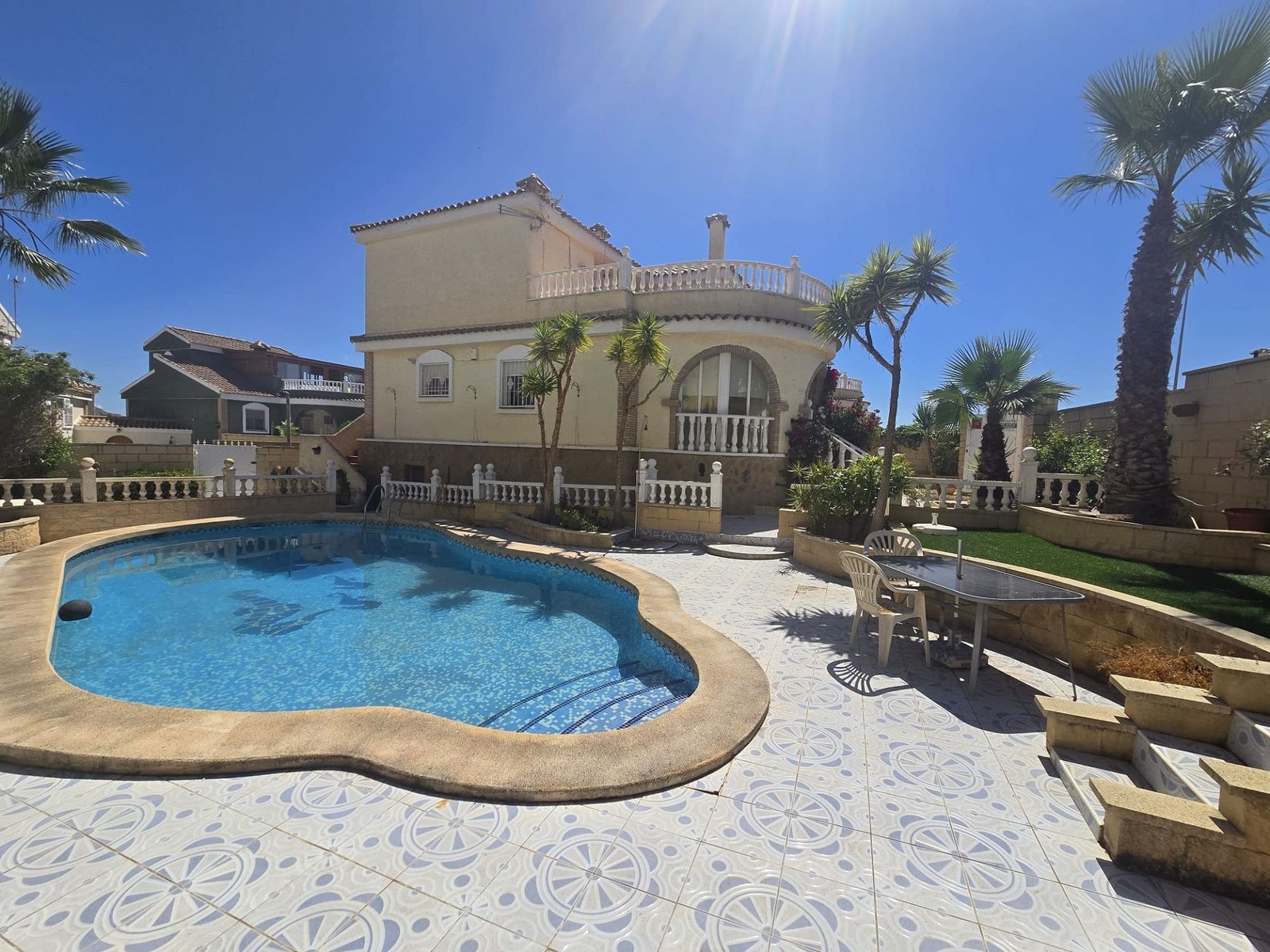 5 Bedroom 4 Bathroom Detached Villa in Monforte Del Cid - Caza De Casa