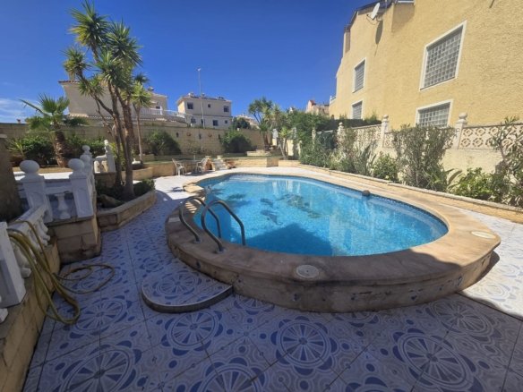5 Bedroom 4 Bathroom Detached Villa in Monforte Del Cid - Caza De Casa