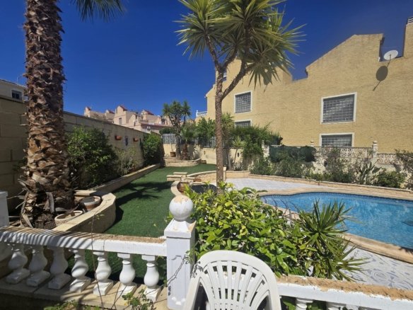 5 Bedroom 4 Bathroom Detached Villa in Monforte Del Cid - Caza De Casa