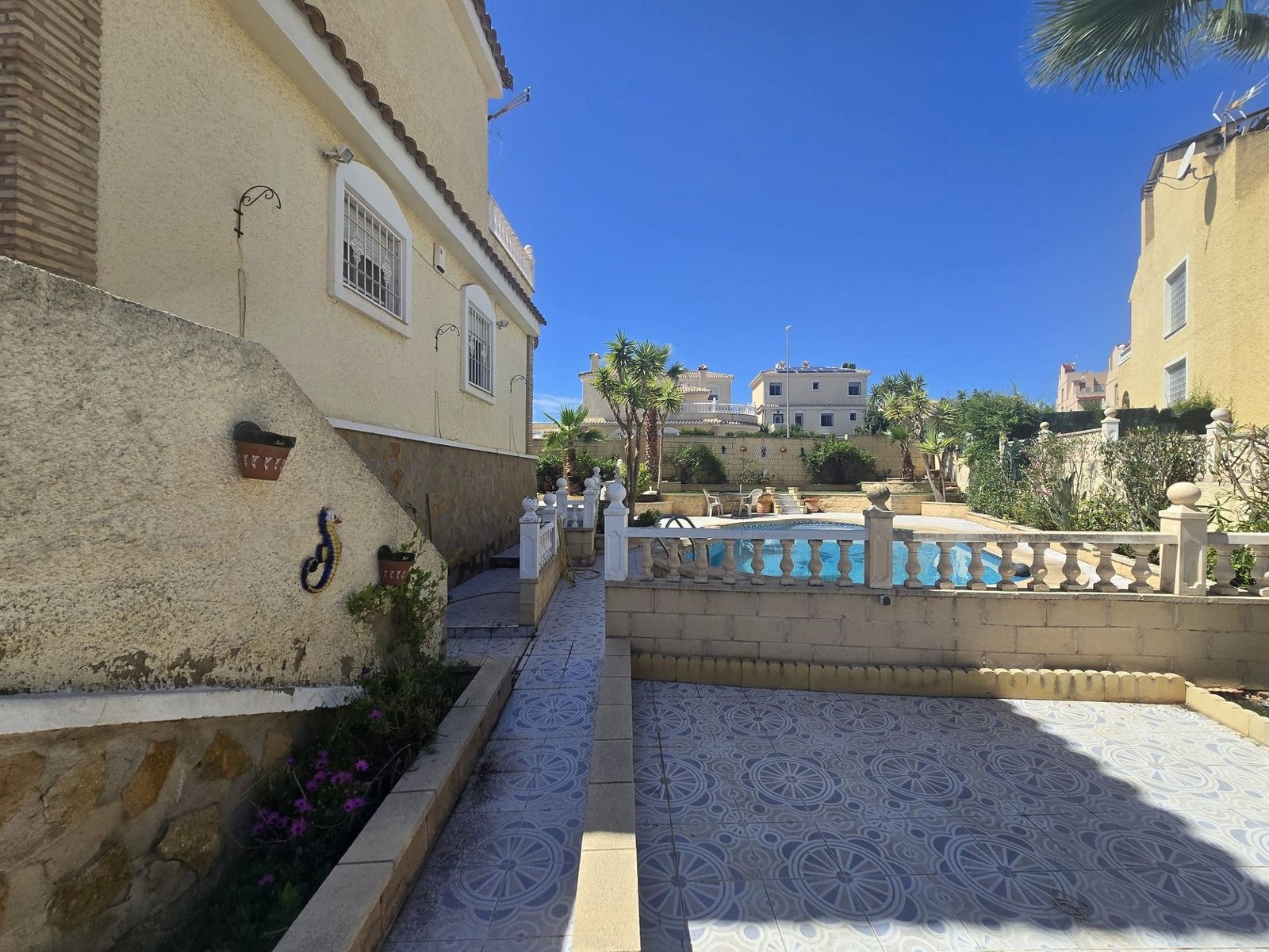 5 Bedroom 4 Bathroom Detached Villa in Monforte Del Cid - Caza De Casa