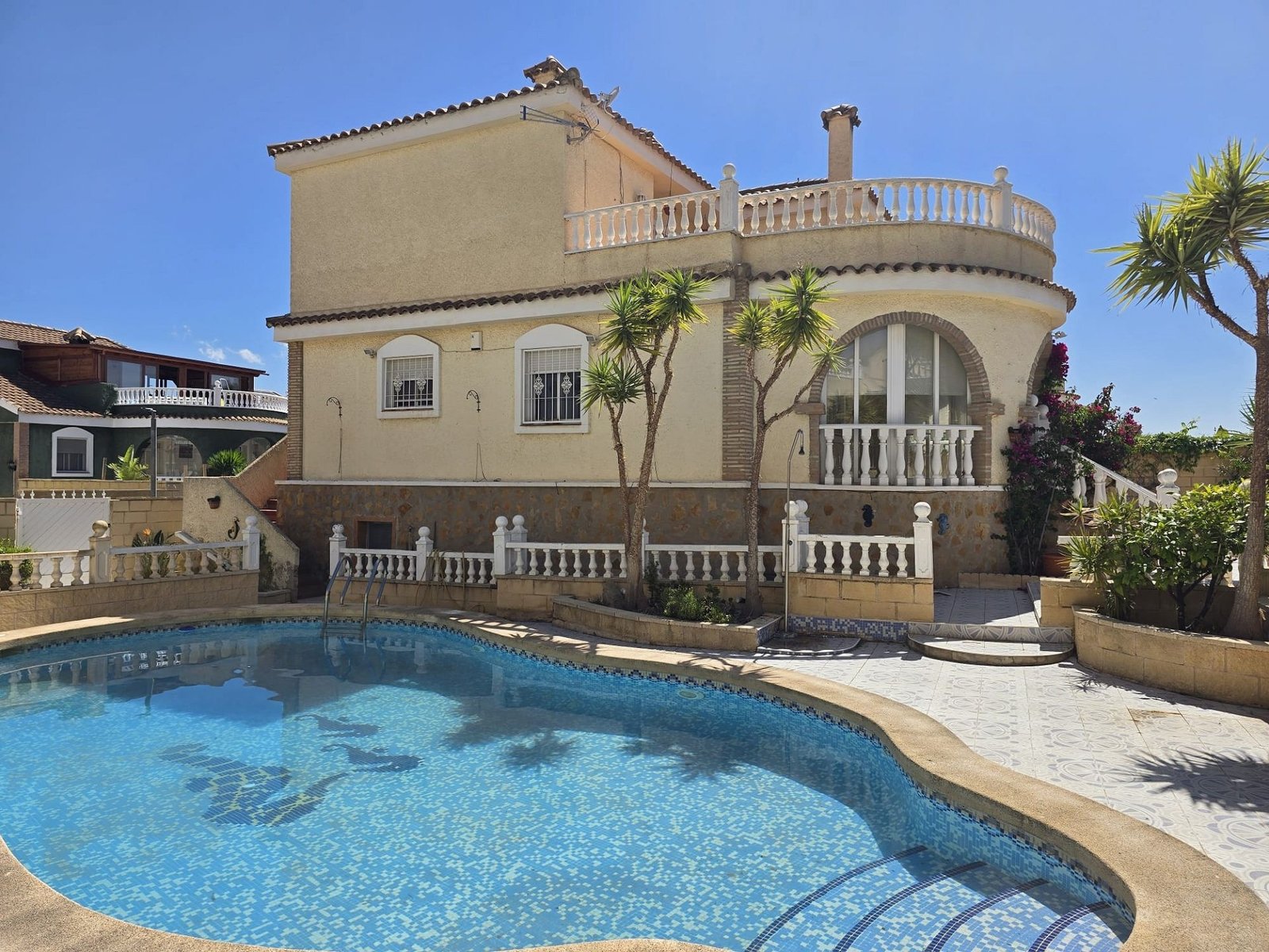 5 Bedroom 4 Bathroom Detached Villa in Monforte Del Cid - Caza De Casa