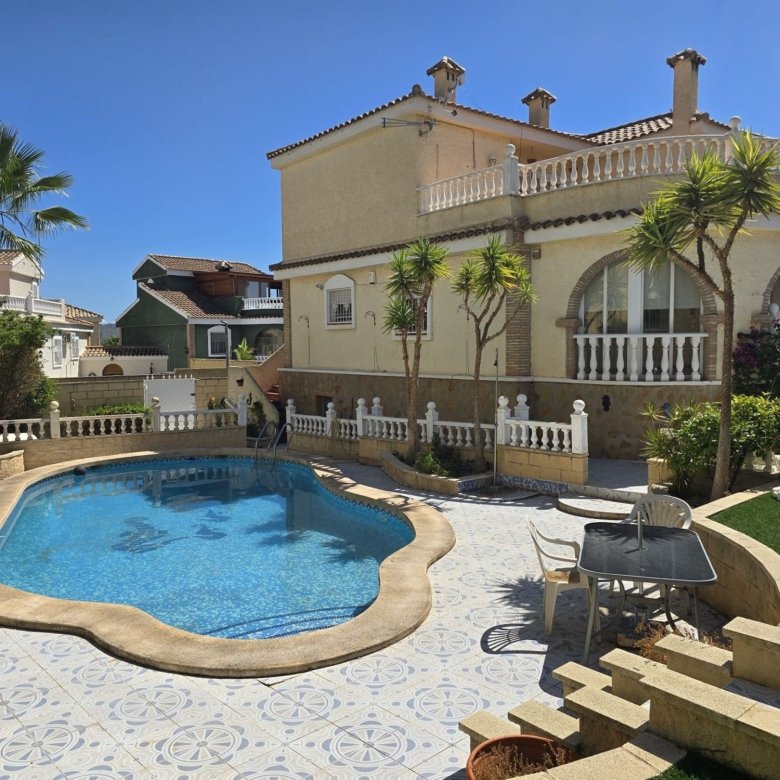 5 Bedroom 4 Bathroom Detached Villa in Monforte Del Cid - Caza De Casa