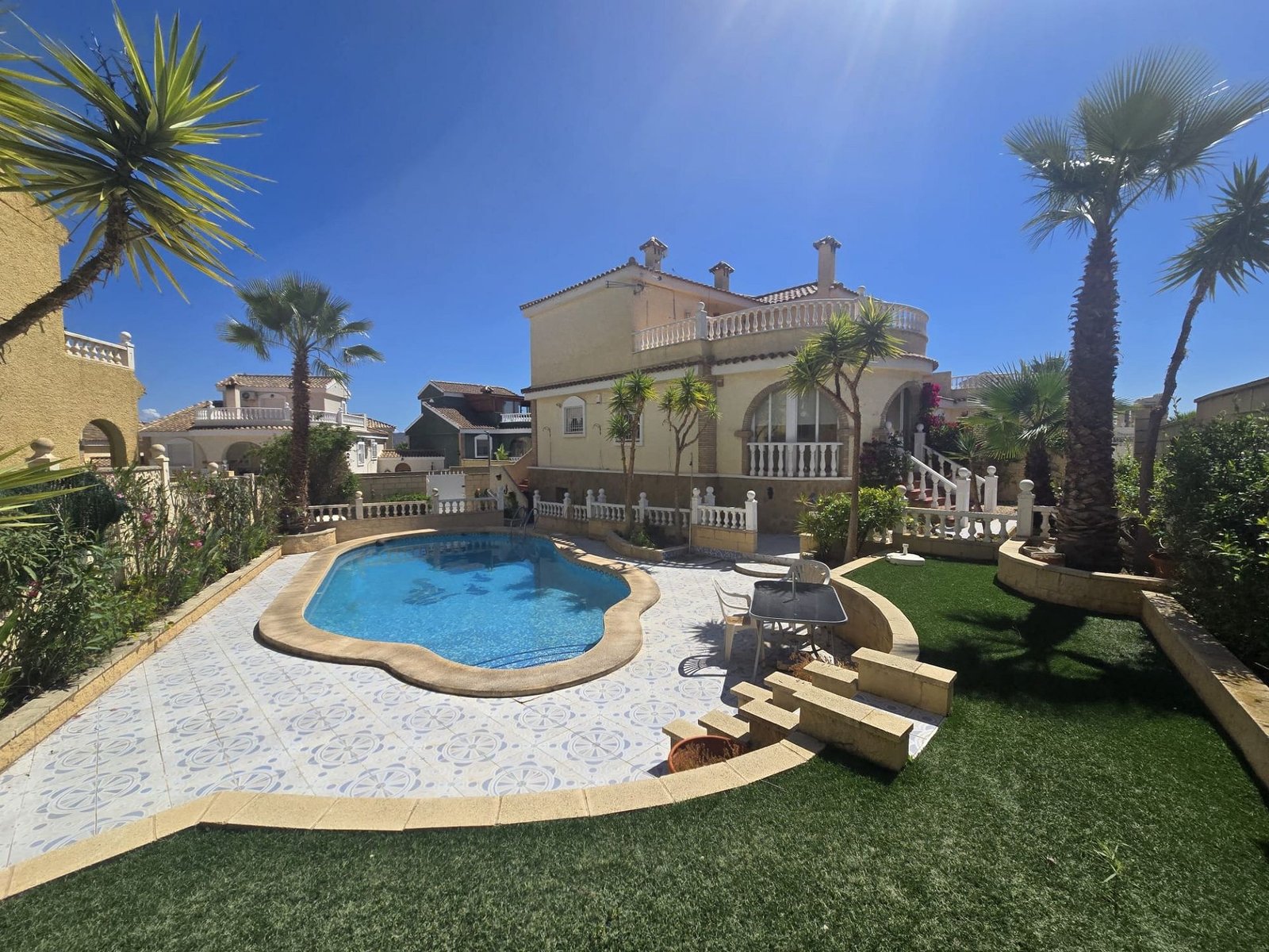 5 Bedroom 4 Bathroom Detached Villa in Monforte Del Cid - Caza De Casa