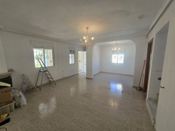 5 Bedroom 4 Bathroom Detached Villa in Monforte Del Cid - Caza De Casa