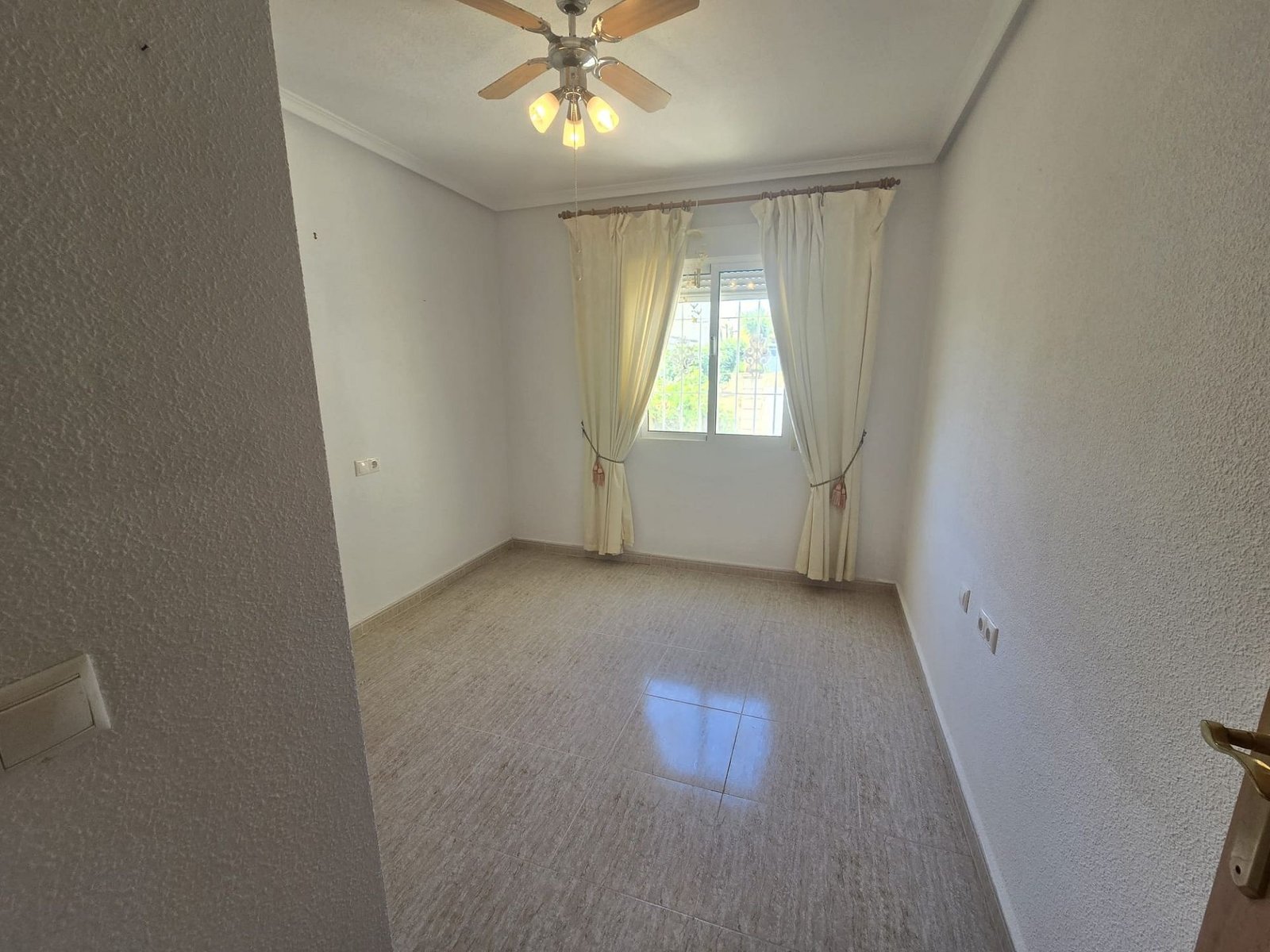 5 Bedroom 4 Bathroom Detached Villa in Monforte Del Cid - Caza De Casa