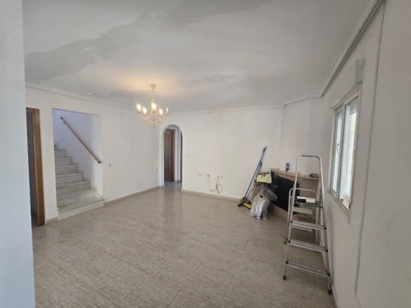 5 Bedroom 4 Bathroom Detached Villa in Monforte Del Cid - Caza De Casa