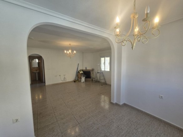 5 Bedroom 4 Bathroom Detached Villa in Monforte Del Cid - Caza De Casa