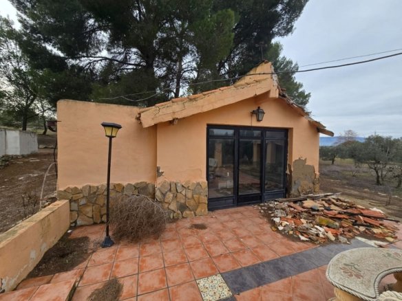 4 Bedroom 2 Bathroom Detached Villa in Villena - Caza De Casa
