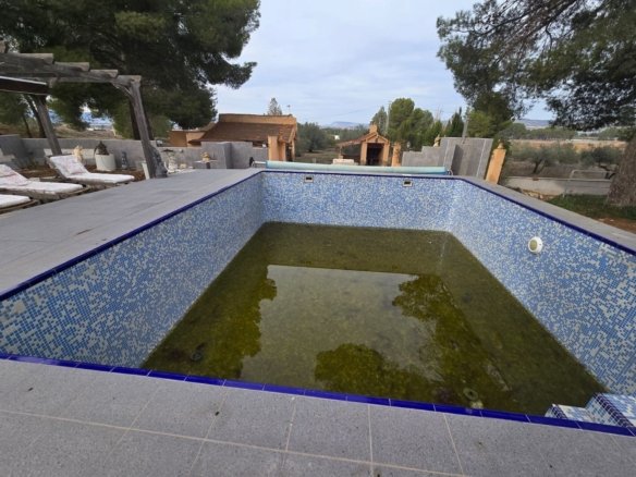 4 Bedroom 2 Bathroom Detached Villa in Villena - Caza De Casa