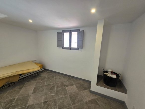 3 Bedroom 2 Bathroom Townhouse in Sax - Caza De Casa