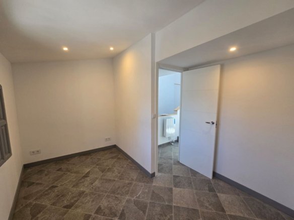 3 Bedroom 2 Bathroom Townhouse in Sax - Caza De Casa