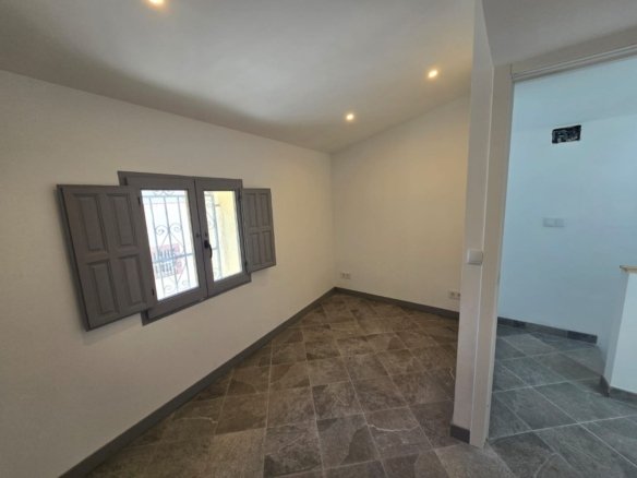 3 Bedroom 2 Bathroom Townhouse in Sax - Caza De Casa