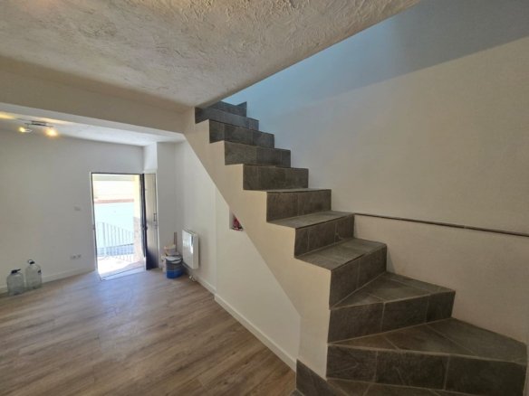 3 Bedroom 2 Bathroom Townhouse in Sax - Caza De Casa