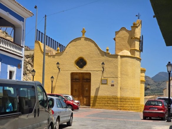 3 Bedroom 2 Bathroom Townhouse in Sax - Caza De Casa