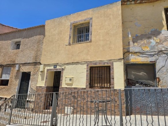3 Bedroom 2 Bathroom Townhouse in Sax - Caza De Casa