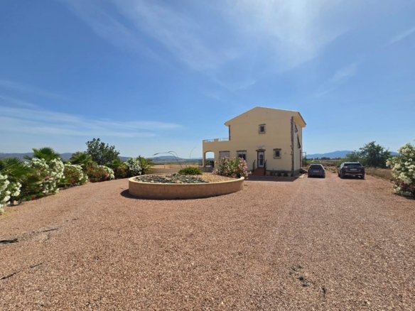 4 Bedroom 3 Bathroom Detached Villa in Monovar - Caza De Casa