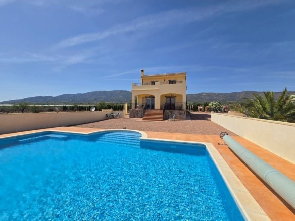 4 Bedroom 3 Bathroom Detached Villa in Monovar - Caza De Casa